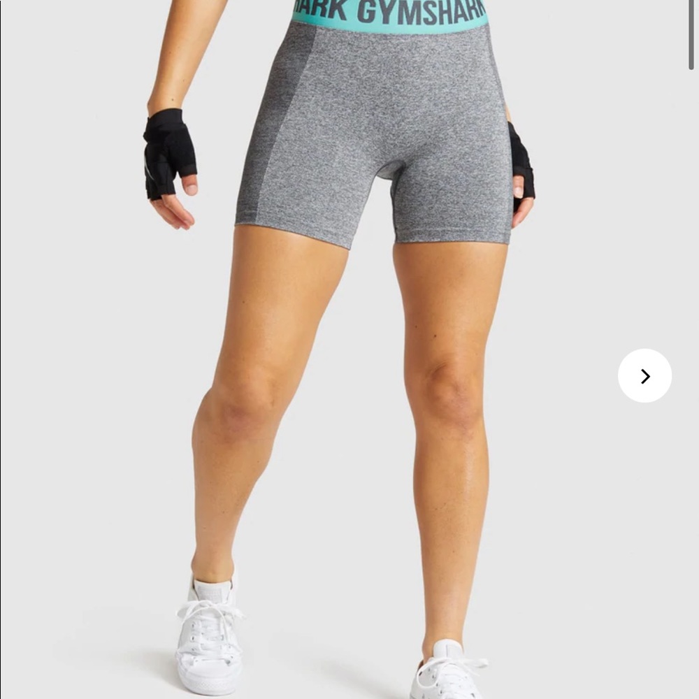 GYM SHARK FLEX SHORTS SIZE MEDIUM